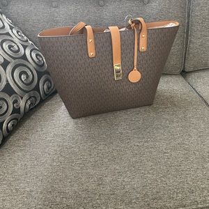 NWT- Michael Kors Karson Signature Carry All Tote